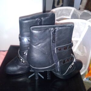 KARDASHIAN KOLLECTION ANKLE/BUCKLED BOOTS -BLACK SIZE 7